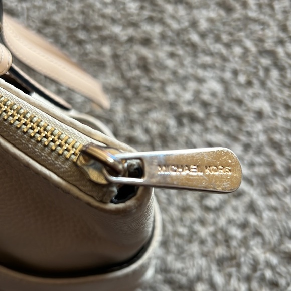 Michael Kors Off-White Leather Double Handles Pockets Tote Shoulder Bag - Picture 8 of 16